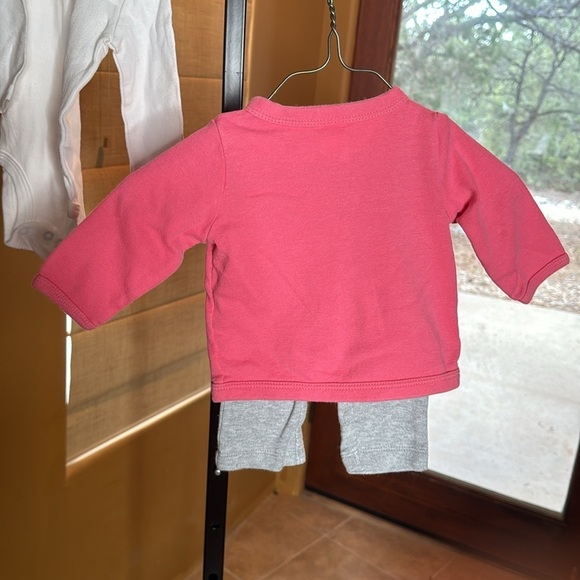 Carter's Little Layette 3 Piece Set Cardigan Pants Onesie Size 3 Mths - Picture 6 of 9